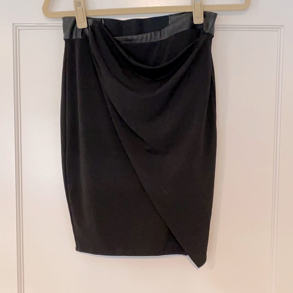 Black stretchy skirt